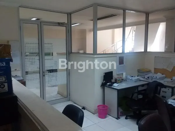 image RUKO HUK 4 LANTAI KREKOT JAKARTA PUSAT DENGAN PARKIRAN LUAS (5)