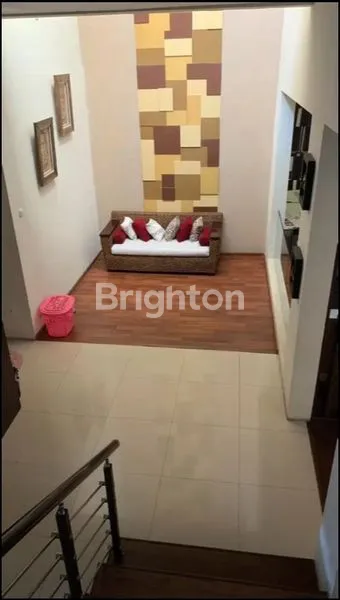 image RUMAH MEWAH FURNISHED 2 LANTAI SIAP HUNI (14)