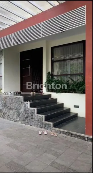 image RUMAH MEWAH FURNISHED 2 LANTAI SIAP HUNI (5)