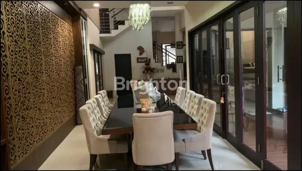 image RUMAH MEWAH FURNISHED 2 LANTAI SIAP HUNI (2)