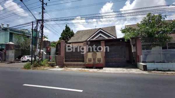 image RUMAH HOOK DI JALAN RAYA DLOPO (1)