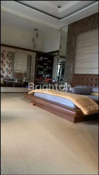 image RUMAH MEWAH FURNISHED 2 LANTAI SIAP HUNI (8)