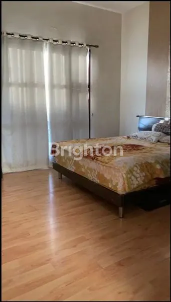 image RUMAH MEWAH FURNISHED 2 LANTAI SIAP HUNI (12)