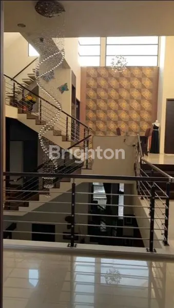 image RUMAH MEWAH FURNISHED 2 LANTAI SIAP HUNI (15)