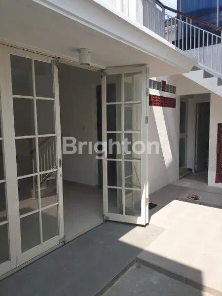 image RUMAH MINIMALIS 2 LANTAI SIAP HUNI (1)