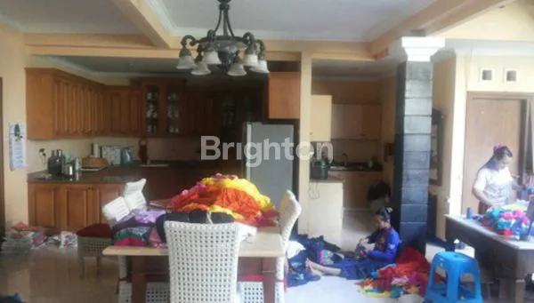 image TURUN HARGA 1M LEBIH! JUAL CEPAT RUMAH MEWAH FULL FURNISHED DI SEMOLOWARU SELATAN (4)