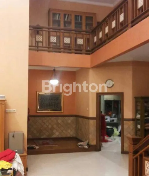 image TURUN HARGA 1M LEBIH! JUAL CEPAT RUMAH MEWAH FULL FURNISHED DI SEMOLOWARU SELATAN (10)