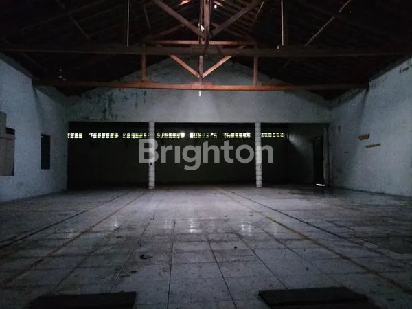 image GUDANG DEKAT RS DR OEN SOLO BARU (2)