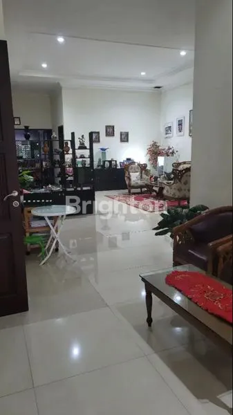 image DIJUAL RUMAH GAYUNGSARI 1 LT 0 RAYA JLN LT 305M2 LB 140M NEGO !! (4)