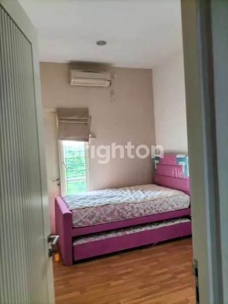 image RUMAH CANTIK MINIMALIS SIAP HUNI 2 LANTAI FULL FURNISHED DI NIRWANA EKSEKUTIF (2)