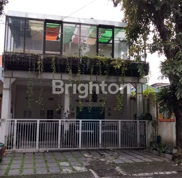 image RUMAH 2 LANTAI LOKASI SANGAT STRATEGIS COCOK BUAT SEMUA USAHA (1)