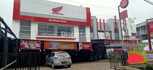 image RUKO GANDENG THREE IN ONE STRATEGIS LETAK PINGGIR JALAN (2)