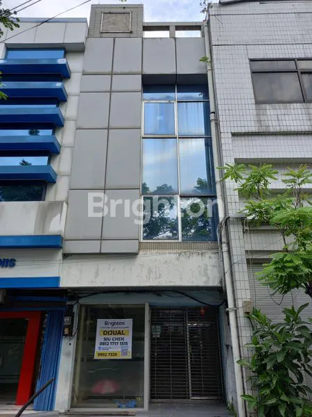 AMBENGAN PLAZA LOKASI SUPER STRATEGIS PUSAT KOTA NOL JALAN RAYA DEKAT TUNJUNGAN PLAZA COCOK UNTUK KANTOR, BANK