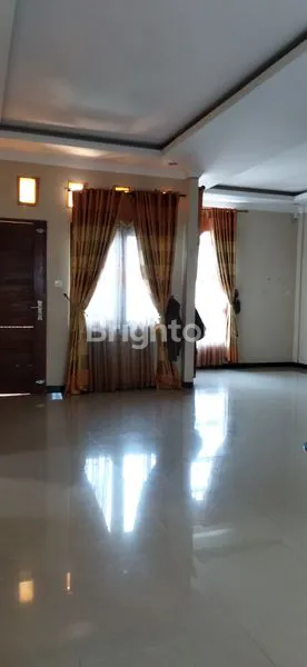 image RUMAH 2,5 LANTAI  (4)