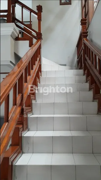 image RUMAH 2 LANTAI DUKUH KUPANG JALAN BANGUNAN KUAT SEMI KLASIC & SEMI FURNISH (1)