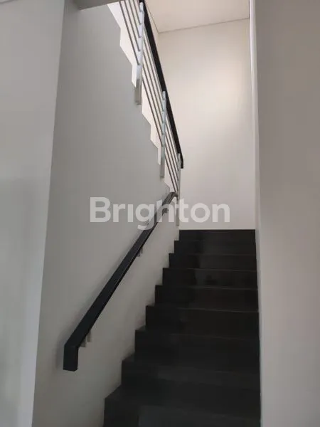 image RUMAH MEWAH LT 328 LB 450 DI GRAHA FAMILI (2)