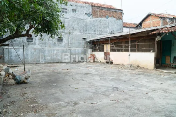 image RUMAH LUAS DI JALAN RAYA PROPINSI COCOK UNTUK GUDANG (5)