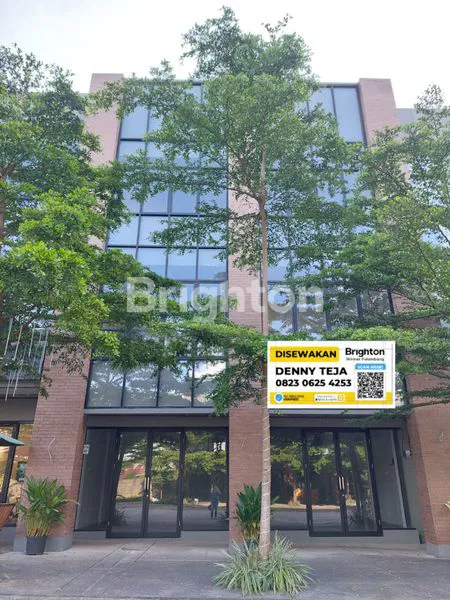 KOMPLEKS PERTOKOAN LOKASI STARTEGIS