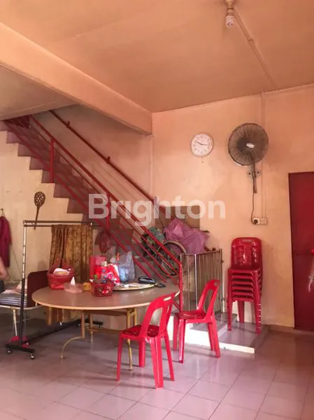 image DI JUAL RUMAH HOKKY BUAT INVERSTASI DI PUSAT KOTA BATAM.AREA COCOK BUAT BANGUN ULANG BUAT RUKO BISNIS DI PUSAT KOTA (4)