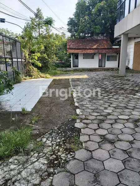 image GEDUNG 2 LANTAI TENGAH KOTA SOLO (8)