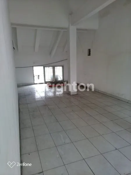 image RUMAH BISA UNTUK USAHA DI JELAMBAR (6)