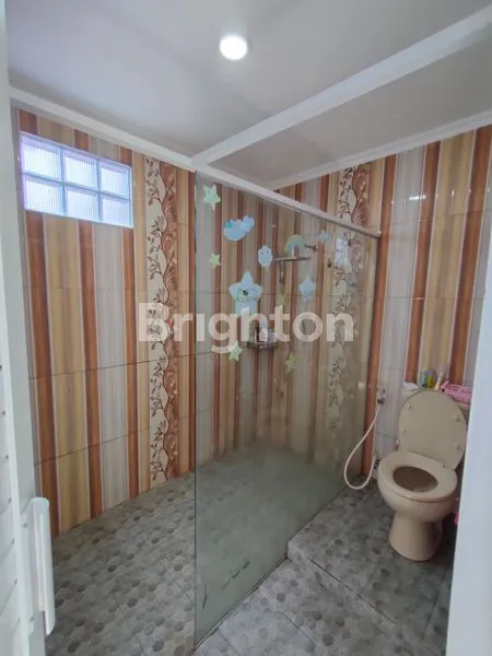 image RUMAH 2 LANTAI SIAP HUNI BANGUNAN BAGUS DAN TERAWAT BERLOKASI DI SEMAMPIR, KEC. KOTA, KOTA KEDIRI (2)