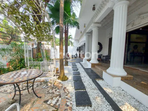 image RUMAH MEWAH SIAP HUNI DI MENTENG (3)