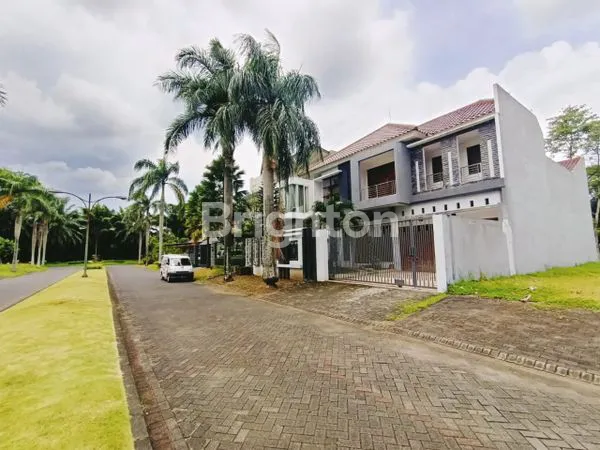 image RUMAH MEWAH 2 LANTAI SIAP HUNI DIJALAN KEMBAR RAYA GOLF ARAYA KOTA MALANG (7)