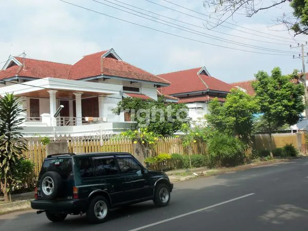 image RUMAH MEWAH POROS JALAN RAYA PUSAT KOTA MALANG (5)
