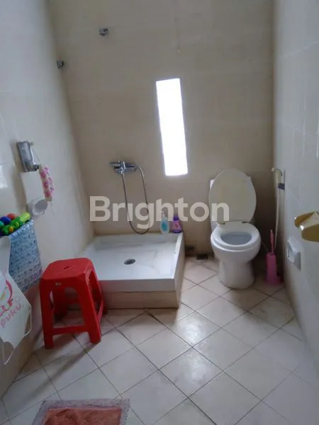 image RUMAH MEWAH 2 LANTAI LOKASI STRATEGIS  (8)