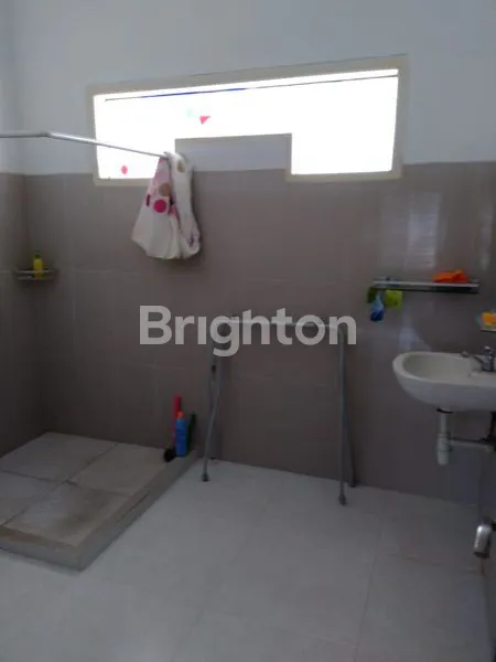 image RUMAH MEWAH 2 LANTAI LOKASI STRATEGIS  (7)