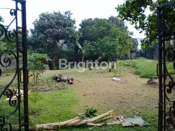 image RUMAH BESAR HITUNG TANAH LOKASI STRATEGIS DENGAN TANAH YANG LUAS DI CINERE (4)