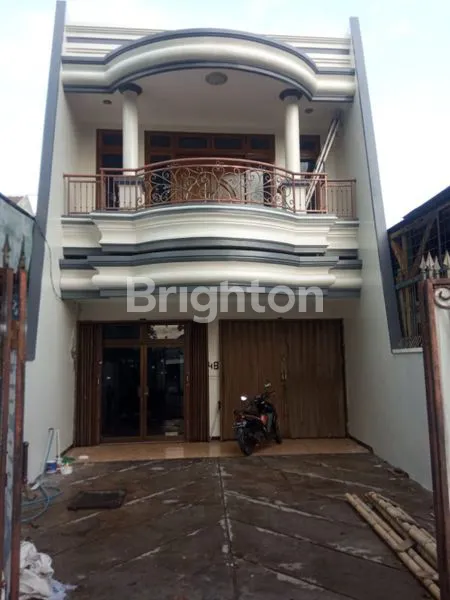 image RUMAH BAGUS SIAP HUNI TENGAH KOTA, 400 METER DARI JL RAYA CITARUM (1)