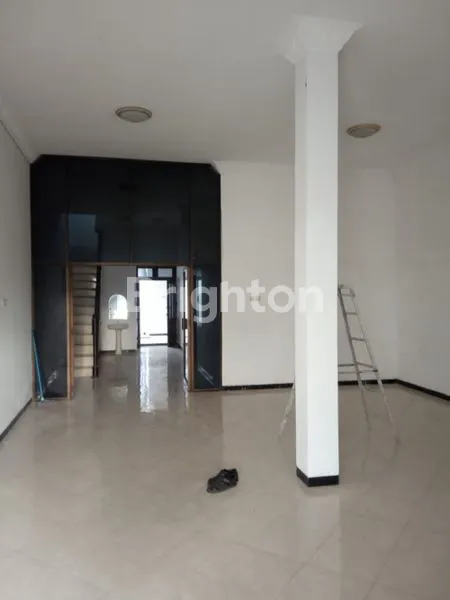 image RUMAH BAGUS SIAP HUNI TENGAH KOTA, 400 METER DARI JL RAYA CITARUM (2)