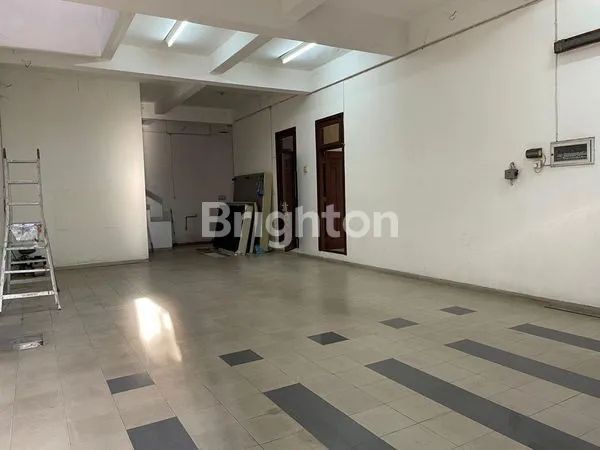 image DHARMAHUSADA INDAH SELATAN SIAP HUNI LOKASI STRATEGIS SANGAT LUAS DAN BANGUNAN MEWAH (1)