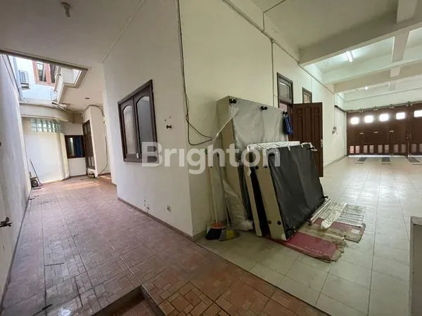 image DHARMAHUSADA INDAH SELATAN SIAP HUNI LOKASI STRATEGIS SANGAT LUAS DAN BANGUNAN MEWAH (3)