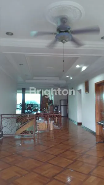 image RUMAH JAWA MODERN DI JAKARTA, BANGUNAN 2 LANTAI + BELAKANG ADA KONTRAKKAN (SELALU FULL) (1)