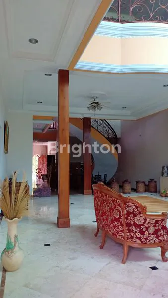 image RUMAH JAWA MODERN DI JAKARTA, BANGUNAN 2 LANTAI + BELAKANG ADA KONTRAKKAN (SELALU FULL) (3)