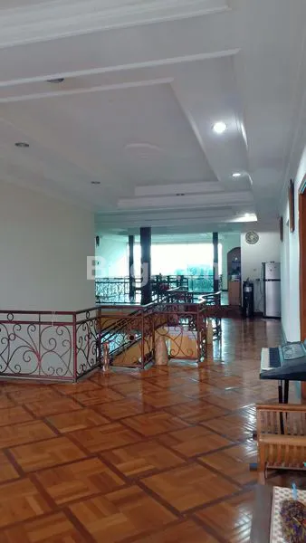 image RUMAH JAWA MODERN DI JAKARTA, BANGUNAN 2 LANTAI + BELAKANG ADA KONTRAKKAN (SELALU FULL) (5)