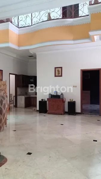 image RUMAH JAWA MODERN DI JAKARTA, BANGUNAN 2 LANTAI + BELAKANG ADA KONTRAKKAN (SELALU FULL) (8)