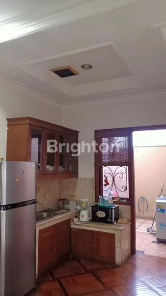 image RUMAH JAWA MODERN DI JAKARTA, BANGUNAN 2 LANTAI + BELAKANG ADA KONTRAKKAN (SELALU FULL) (9)