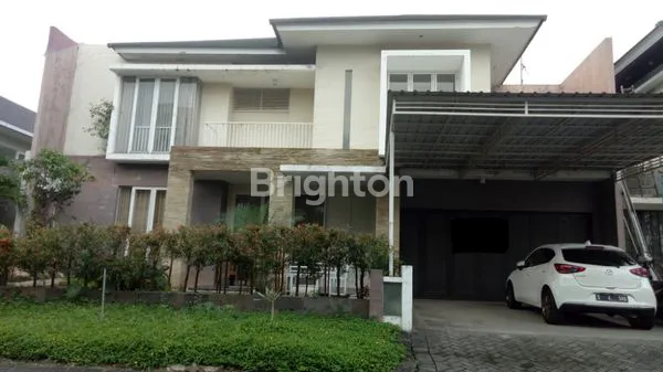 image RUMAH SIAP HUNI SEMI FURNISHED DENGAN LINGKUNGAN NYAMAN DENGAN ONE GATE SECURITY SISTEM DI ROYAL RESIDENCE (1)