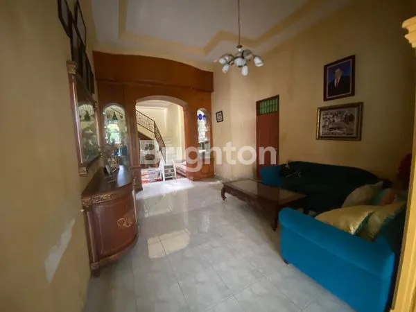 image RUMAH MEWAH DI MEDAN JOHOR (1)