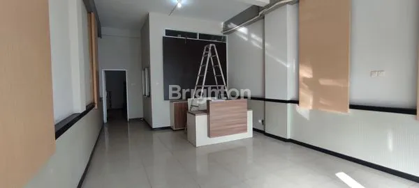 STRATEGIS 4 LANTAI, NOL RAYA MERR. BERSEKAT SIAP PAKAI.