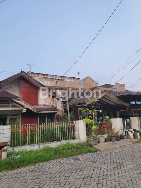 image RUMAH HITUNG TANAH BUTUH RENOV 2.5 LT DI PANJANG JIWO PERMAI SURABAYA SELANGKAH KE UBAYA (2)