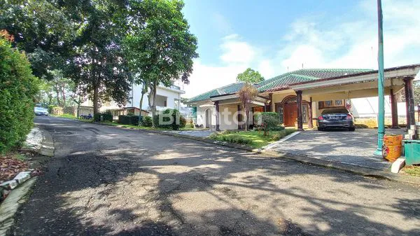 image RUMAH FULL FURNISHED DI SENTUL CITY CLUSTER BUKIT GOLF (1)