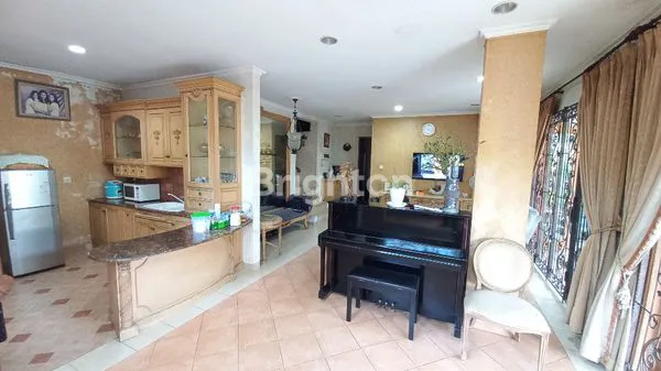 image RUMAH FULL FURNISHED DI SENTUL CITY CLUSTER BUKIT GOLF (3)