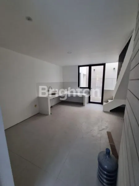 image RUMAH  BRAND NEW (TIGA) LANTAI SUTOREJO TIMUR (2)