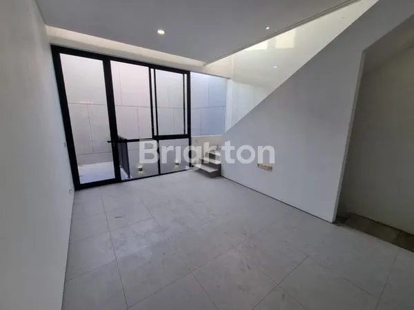 image RUMAH  BRAND NEW (TIGA) LANTAI SUTOREJO TIMUR (5)