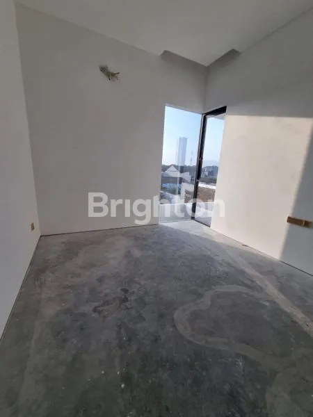 image RUMAH  BRAND NEW (TIGA) LANTAI SUTOREJO TIMUR (10)